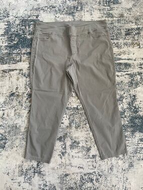 Hannah Straight Leg Pants in Light Gray